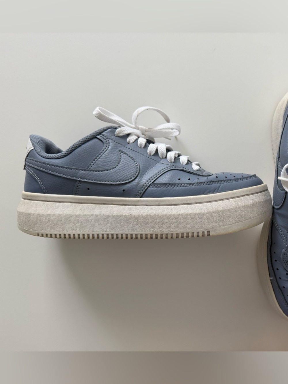 Nike Classic Blue and White Sneakers Size 9.5 (26.5 cm) - Picture 6 of 9